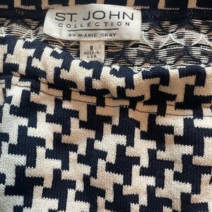 St. John size 8 navy and white houndstooth skirt.
